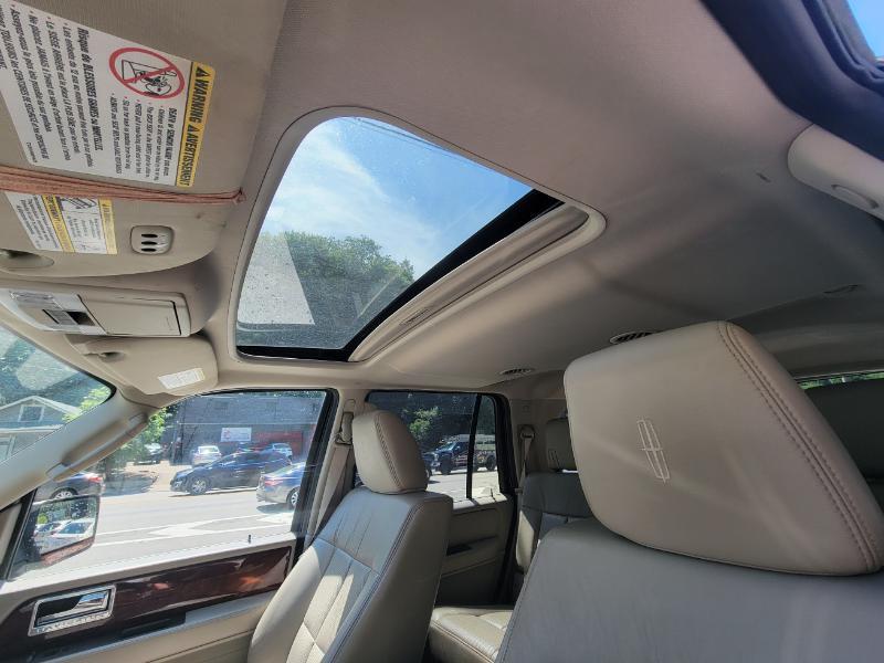Lincoln Navigator 4WD 2011