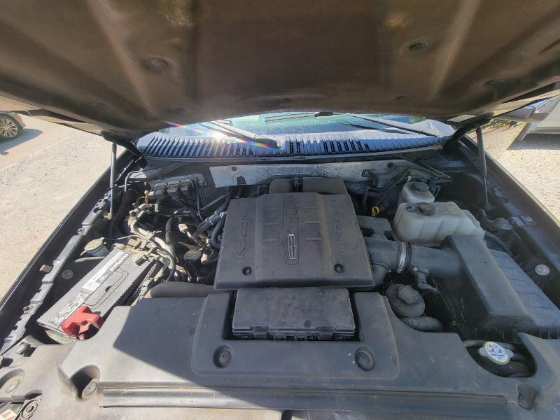 Lincoln Navigator 4WD 2011