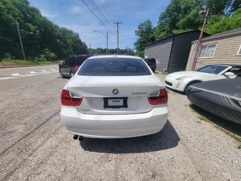 BMW 3-Series 330xi Sedan 2006