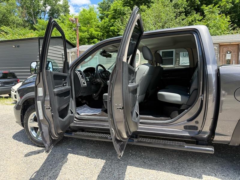 RAM 1500 Tradesman Crew Cab SWB 4WD 2015