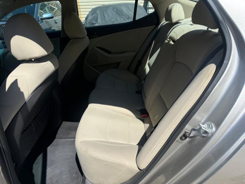 Kia Optima LX MT 2013