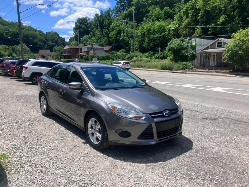 Ford Focus SE Sedan 2013