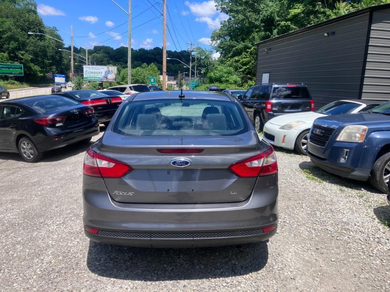 Ford Focus SE Sedan 2013