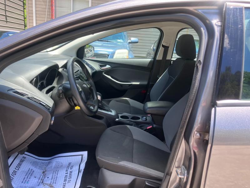 Ford Focus SE Sedan 2013