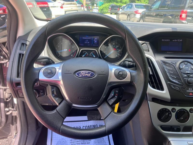Ford Focus SE Sedan 2013