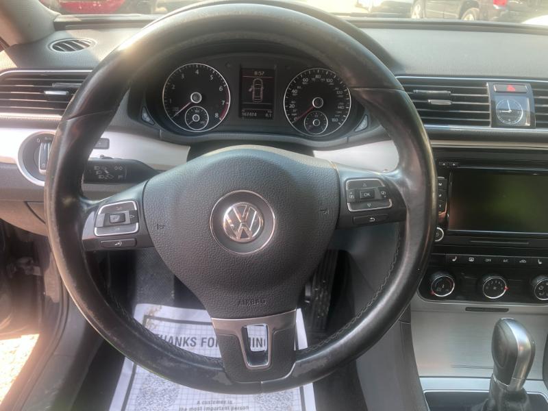 Volkswagen Passat 2.5L SE AT 2013