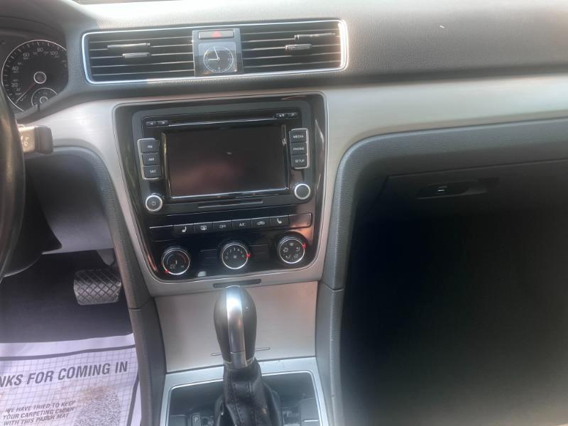 Volkswagen Passat 2.5L SE AT 2013