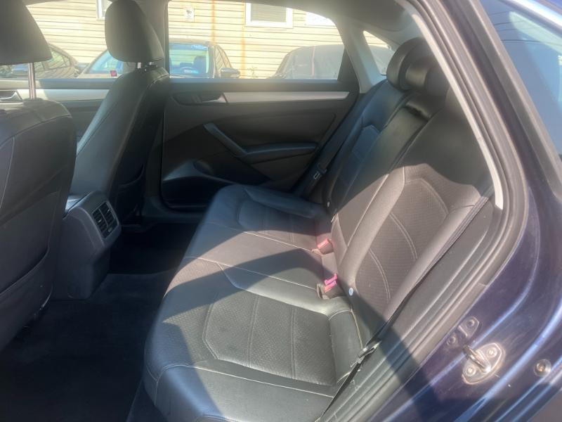 Volkswagen Passat 2.5L SE AT 2013