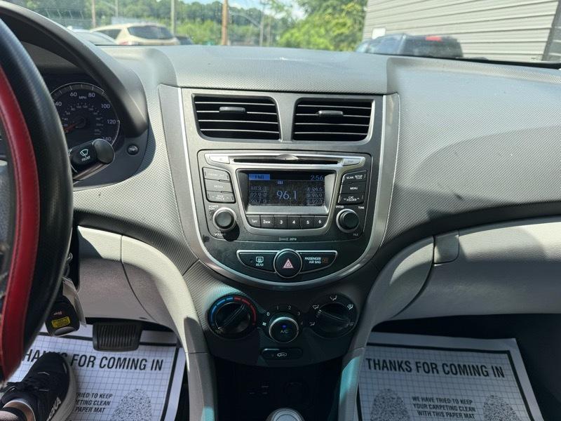 Hyundai Accent SE 4-Door 6A 2016