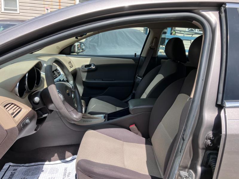Chevrolet Malibu LS 2011