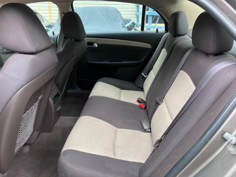 Chevrolet Malibu LS 2011