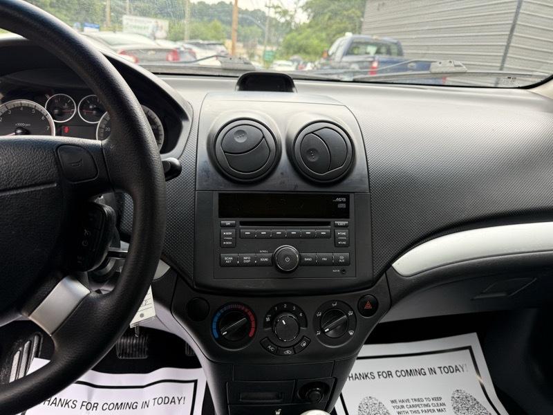 Chevrolet Aveo LS 4-Door 2011