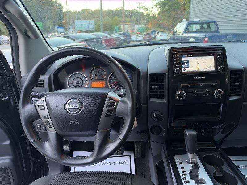 Nissan Titan PRO-4X Crew Cab 4WD SWB 2015