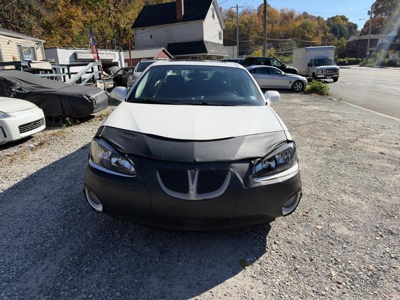 Pontiac Grand Prix Sedan 2008