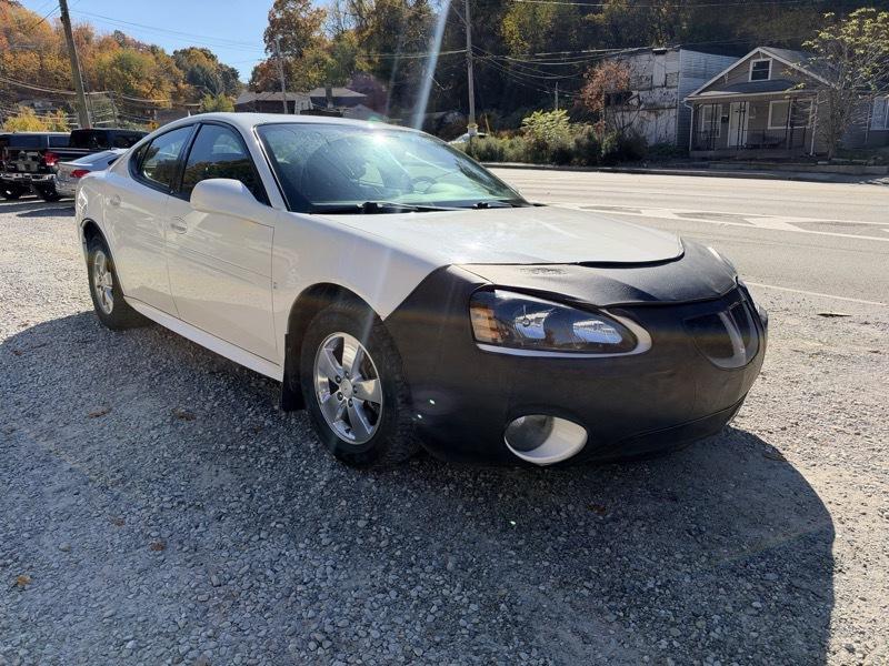 Pontiac Grand Prix Sedan 2008