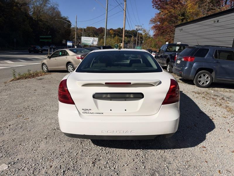Pontiac Grand Prix Sedan 2008