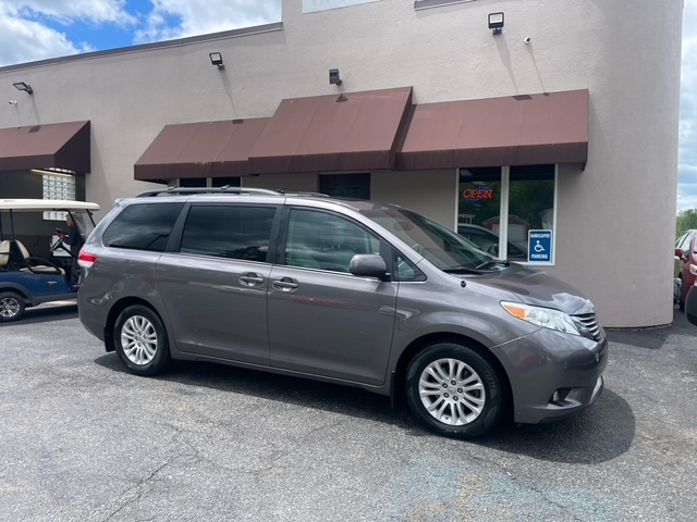 Toyota Sienna XLE FWD 8-Passenger V6 2014