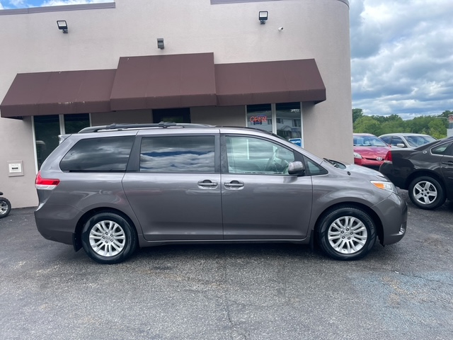 Toyota Sienna XLE FWD 8-Passenger V6 2014