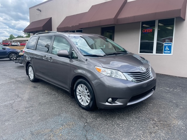 Toyota Sienna XLE FWD 8-Passenger V6 2014