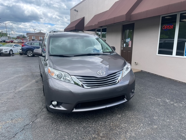Toyota Sienna XLE FWD 8-Passenger V6 2014