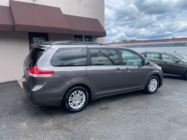 Toyota Sienna XLE FWD 8-Passenger V6 2014