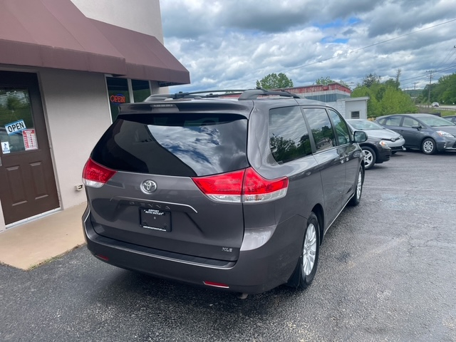 Toyota Sienna XLE FWD 8-Passenger V6 2014