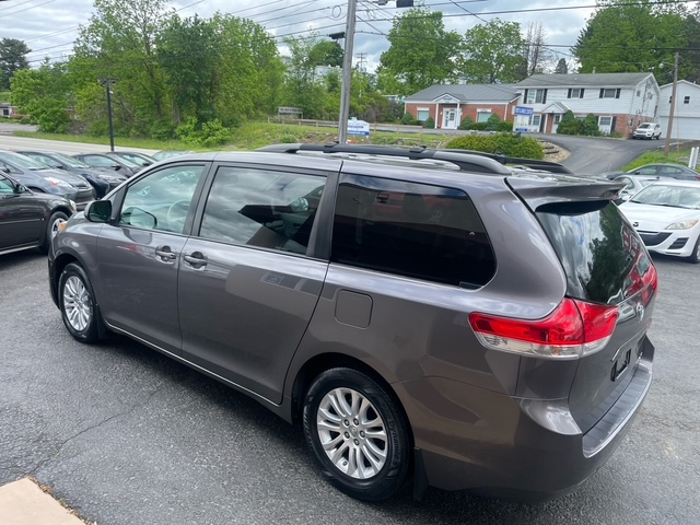 Toyota Sienna XLE FWD 8-Passenger V6 2014