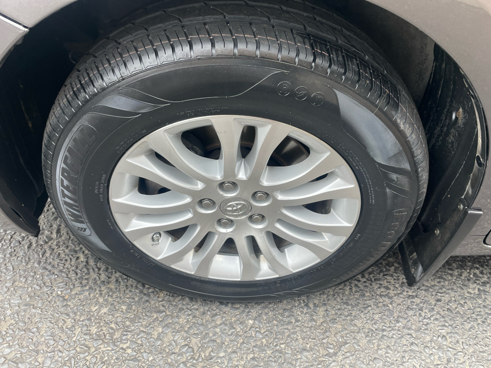 Toyota Sienna XLE FWD 8-Passenger V6 2014