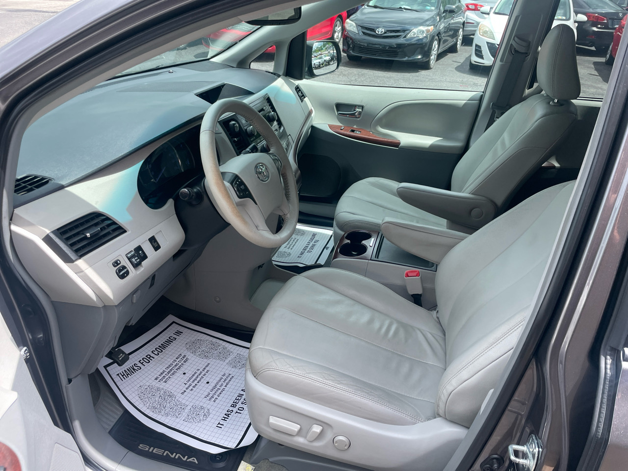 Toyota Sienna XLE FWD 8-Passenger V6 2014