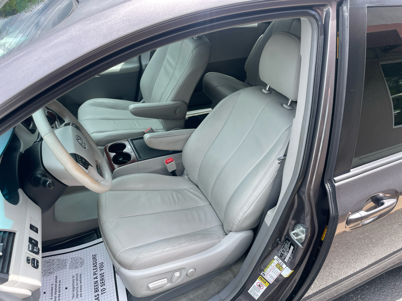 Toyota Sienna XLE FWD 8-Passenger V6 2014