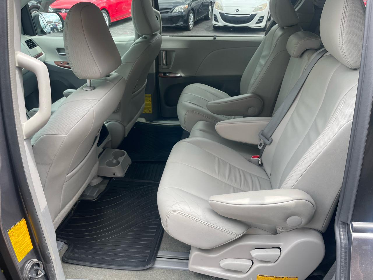 Toyota Sienna XLE FWD 8-Passenger V6 2014