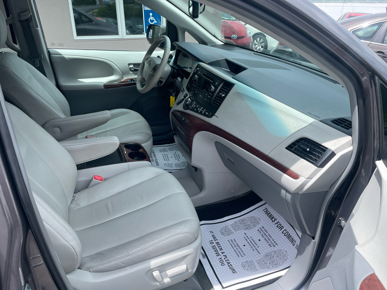 Toyota Sienna XLE FWD 8-Passenger V6 2014