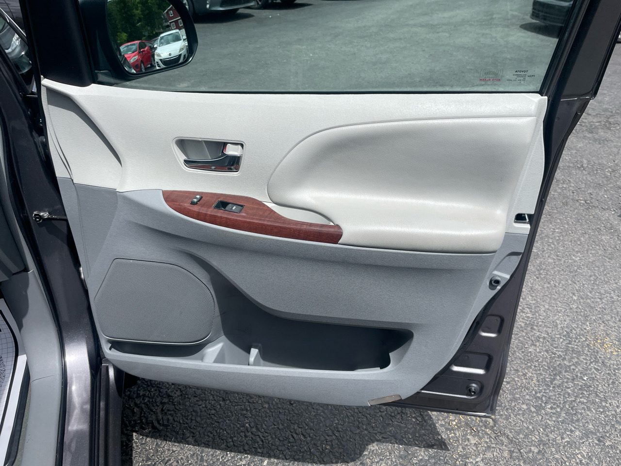 Toyota Sienna XLE FWD 8-Passenger V6 2014