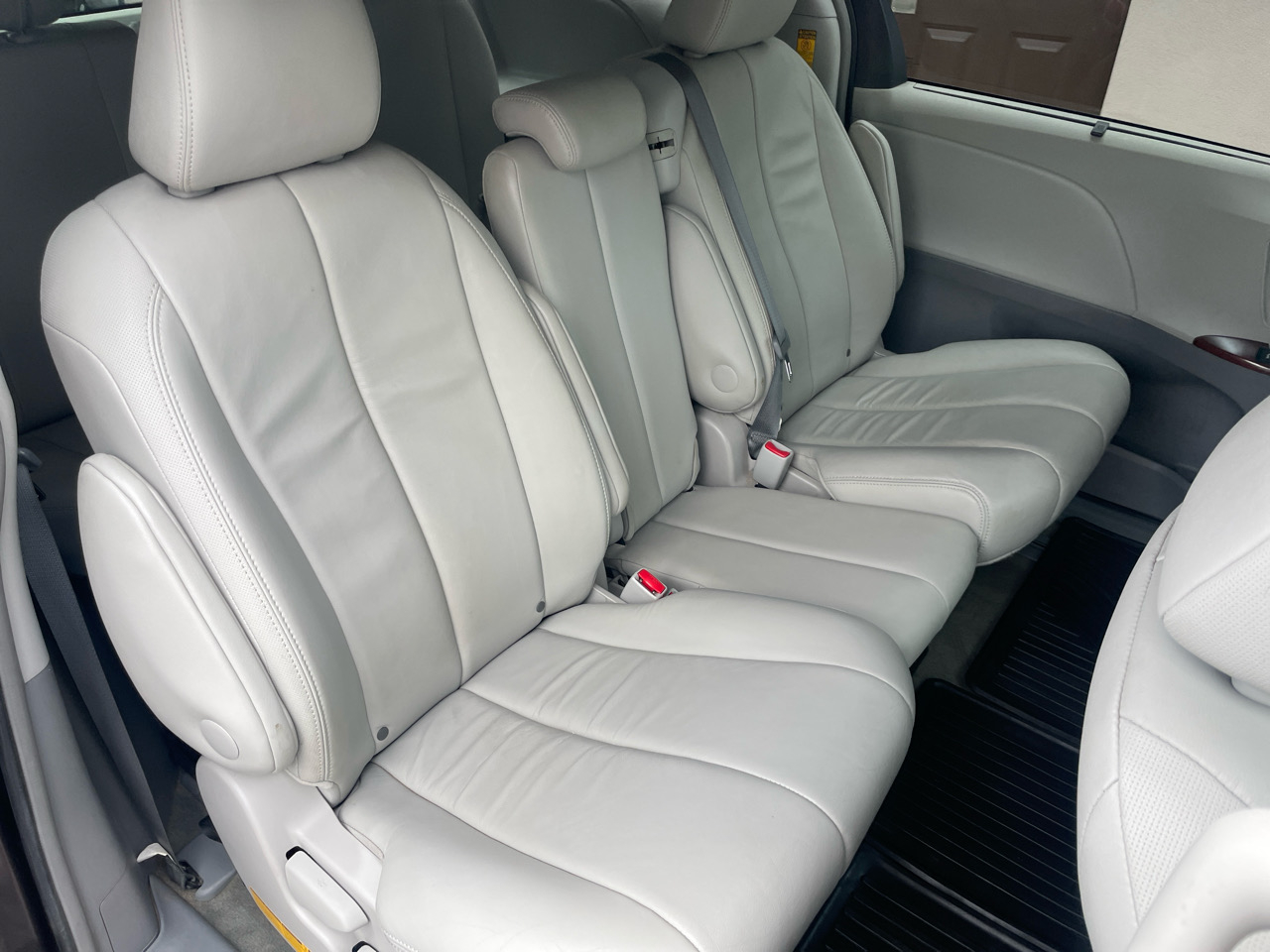 Toyota Sienna XLE FWD 8-Passenger V6 2014