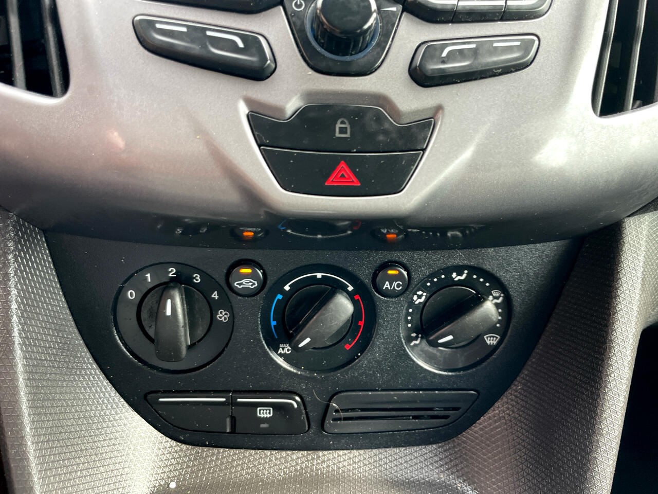 2015 Ford Transit Connect Wagon XLT photo 18