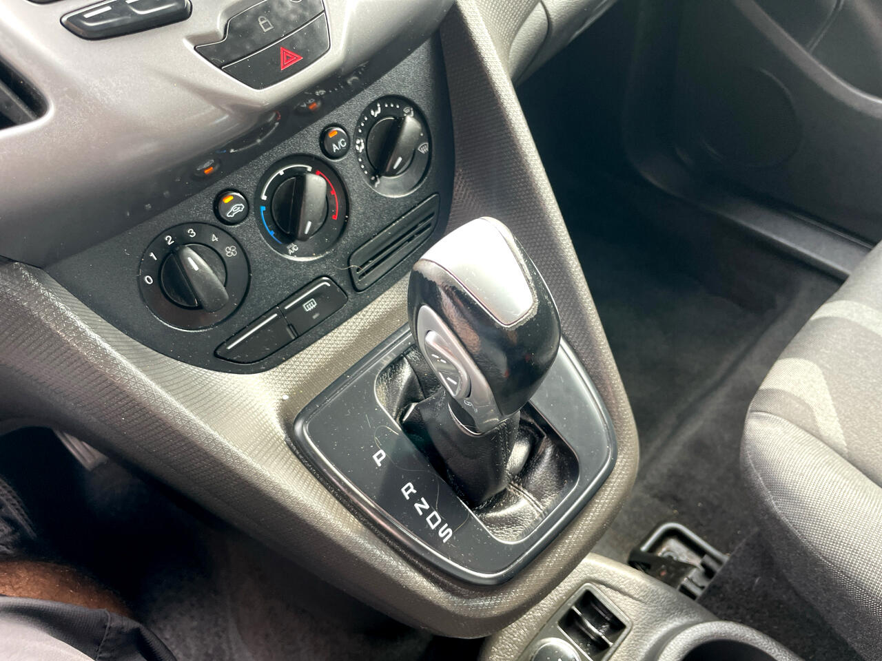 2015 Ford Transit Connect Wagon XLT photo 19