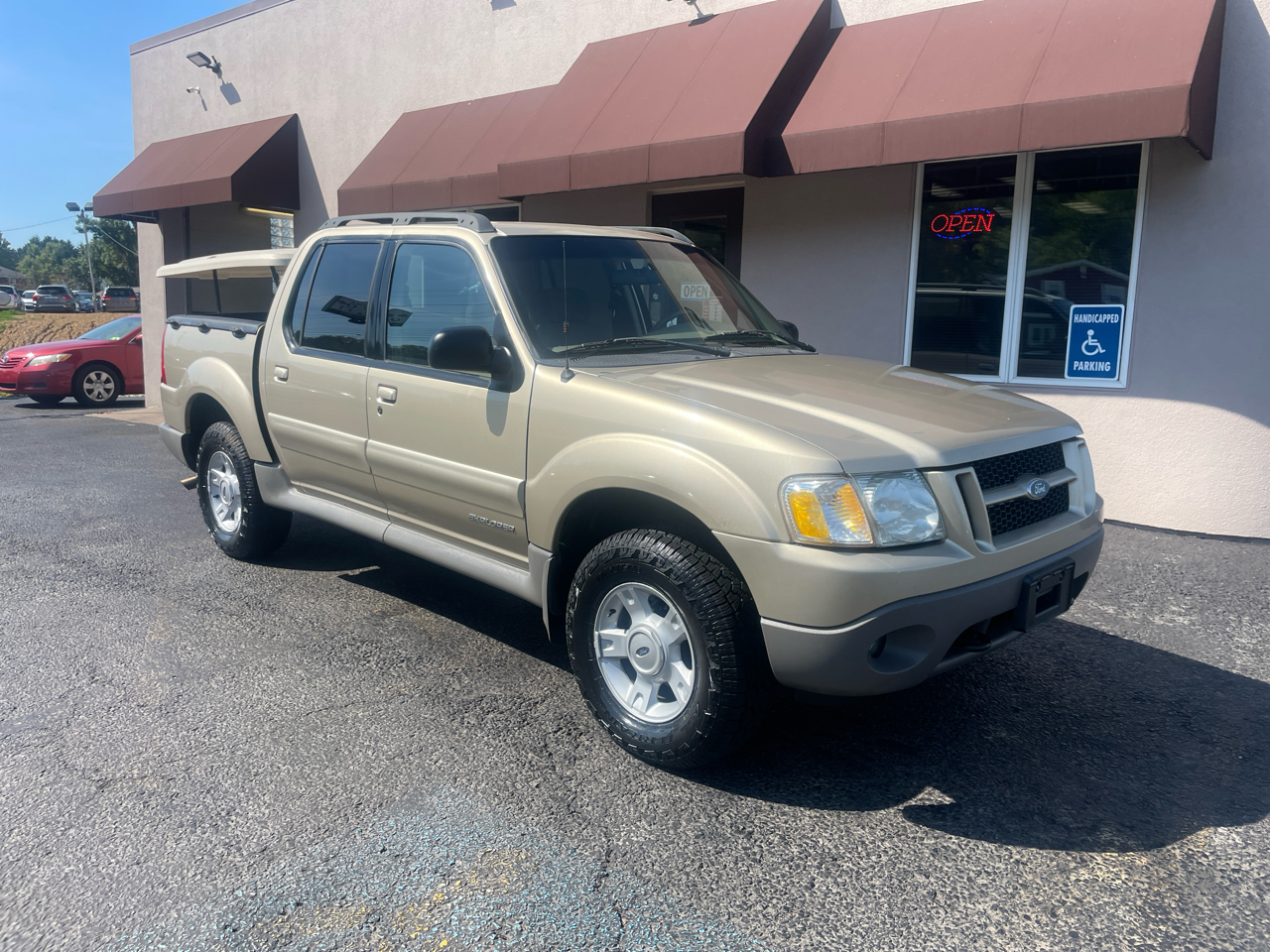 Ford Explorer Sport Trac 4WD 4dr XLT 2002 Ford Explorer Sport Trac 4WD 4dr XLT 2002