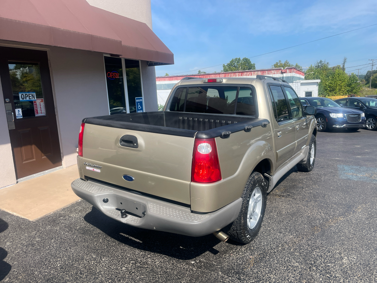 Ford Explorer Sport Trac 4WD 4dr XLT 2002 Ford Explorer Sport Trac 4WD 4dr XLT 2002