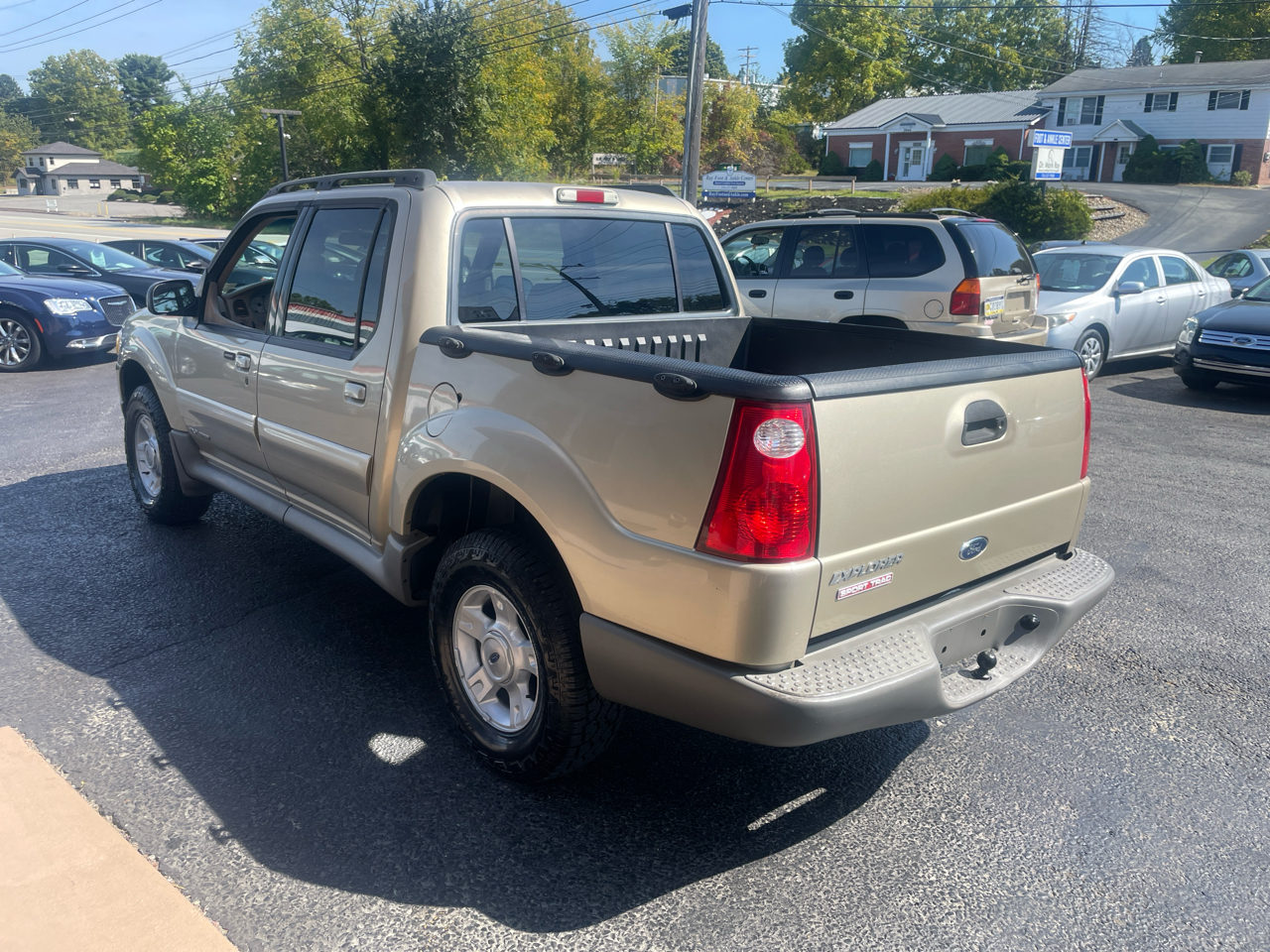 Ford Explorer Sport Trac 4WD 4dr XLT 2002 Ford Explorer Sport Trac 4WD 4dr XLT 2002