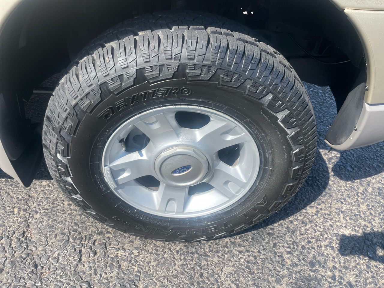 Ford Explorer Sport Trac 4WD 4dr XLT 2002 Ford Explorer Sport Trac 4WD 4dr XLT 2002