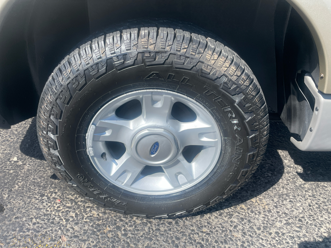 Ford Explorer Sport Trac 4WD 4dr XLT 2002 Ford Explorer Sport Trac 4WD 4dr XLT 2002