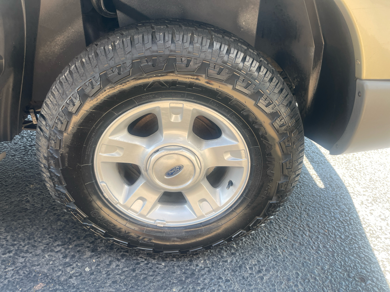 Ford Explorer Sport Trac 4WD 4dr XLT 2002 Ford Explorer Sport Trac 4WD 4dr XLT 2002