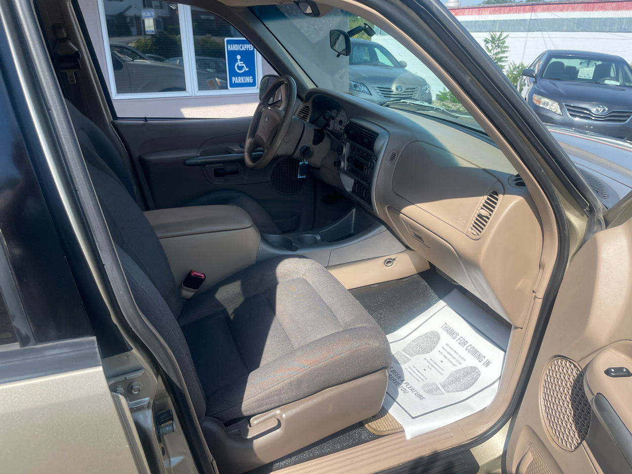 Ford Explorer Sport Trac 4WD 4dr XLT 2002 Ford Explorer Sport Trac 4WD 4dr XLT 2002