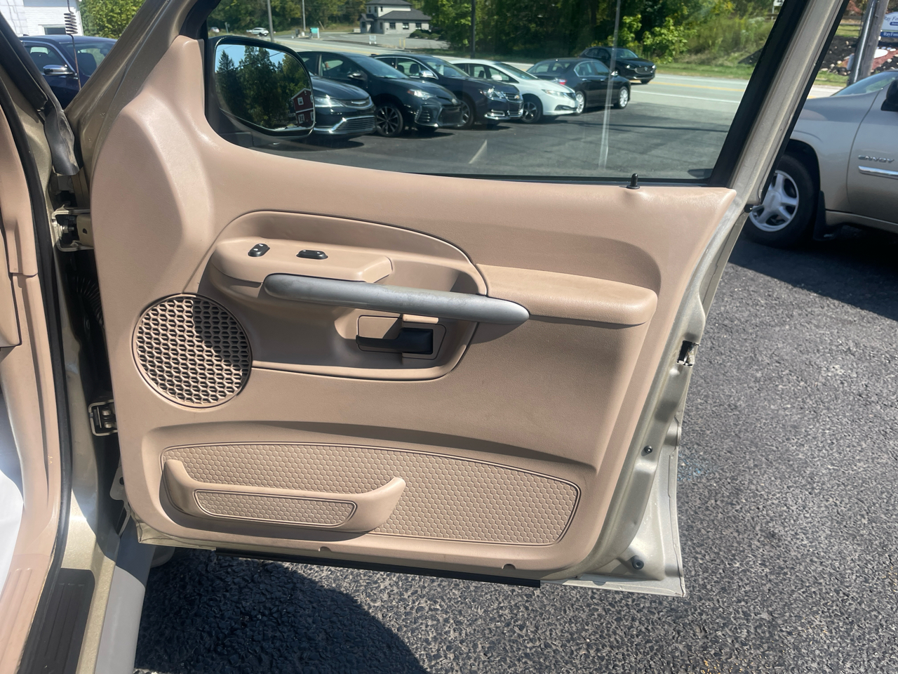 Ford Explorer Sport Trac 4WD 4dr XLT 2002 Ford Explorer Sport Trac 4WD 4dr XLT 2002