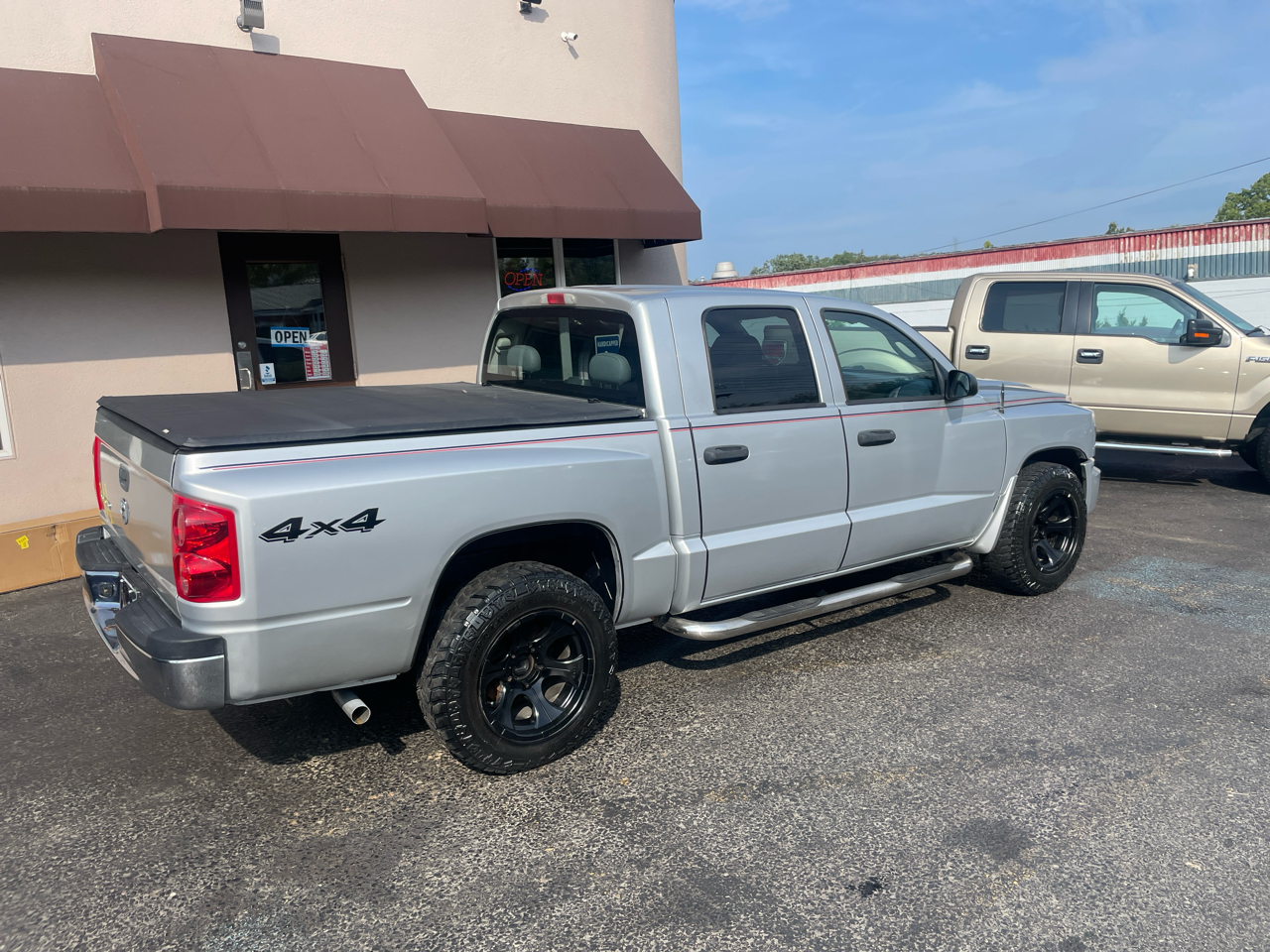 2010 Dodge Dakota SLT photo 5