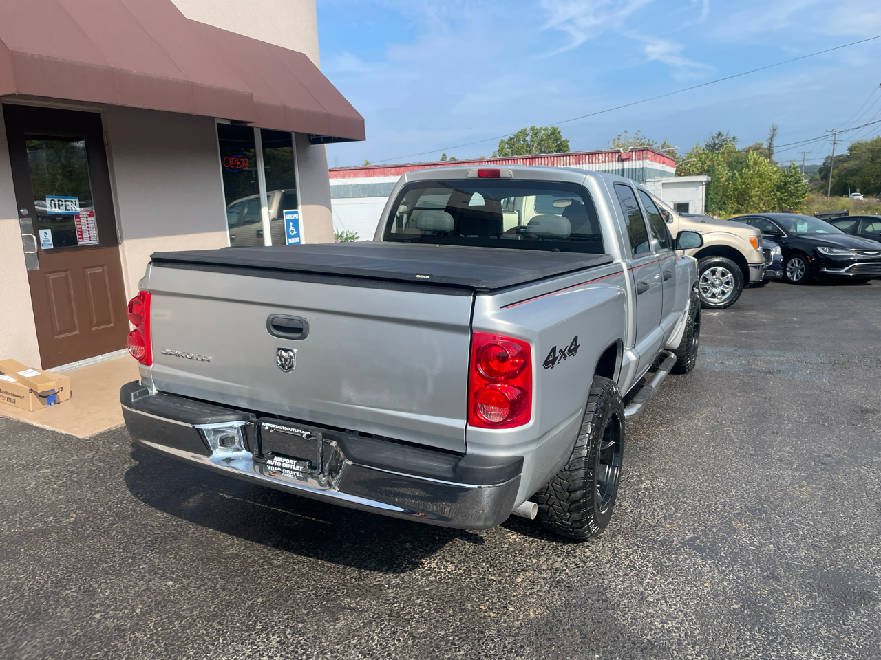2010 Dodge Dakota SLT photo 6