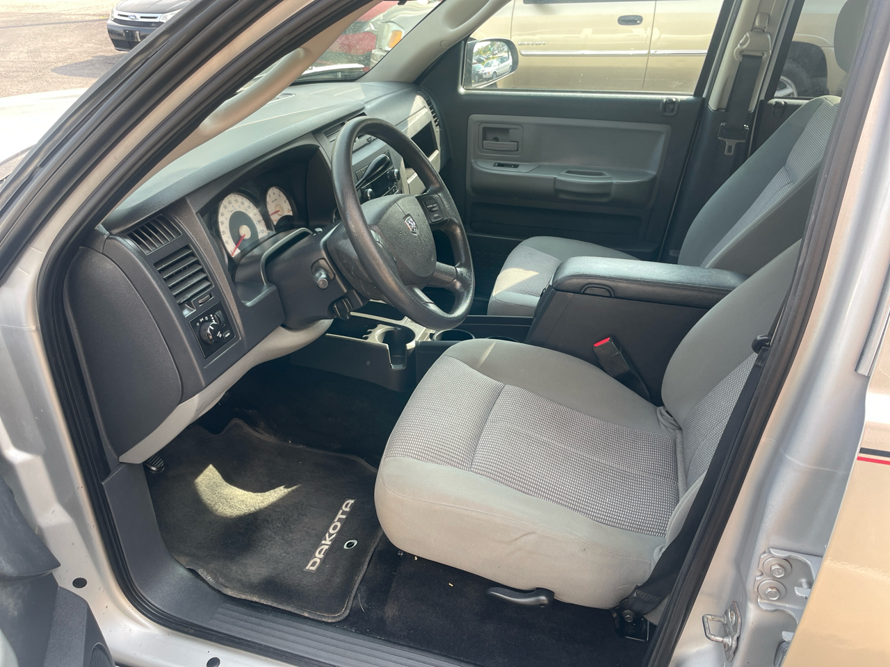 2010 Dodge Dakota SLT photo 14