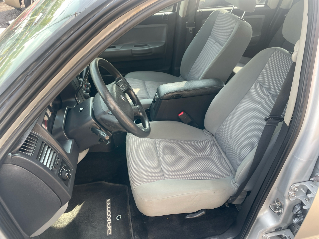 2010 Dodge Dakota SLT photo 15