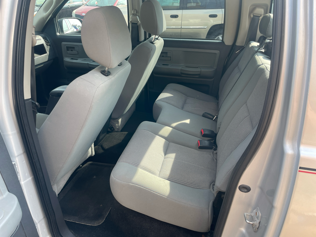 2010 Dodge Dakota SLT photo 17