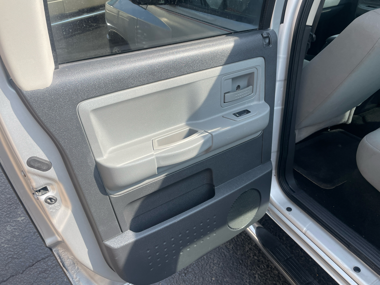 2010 Dodge Dakota SLT photo 18